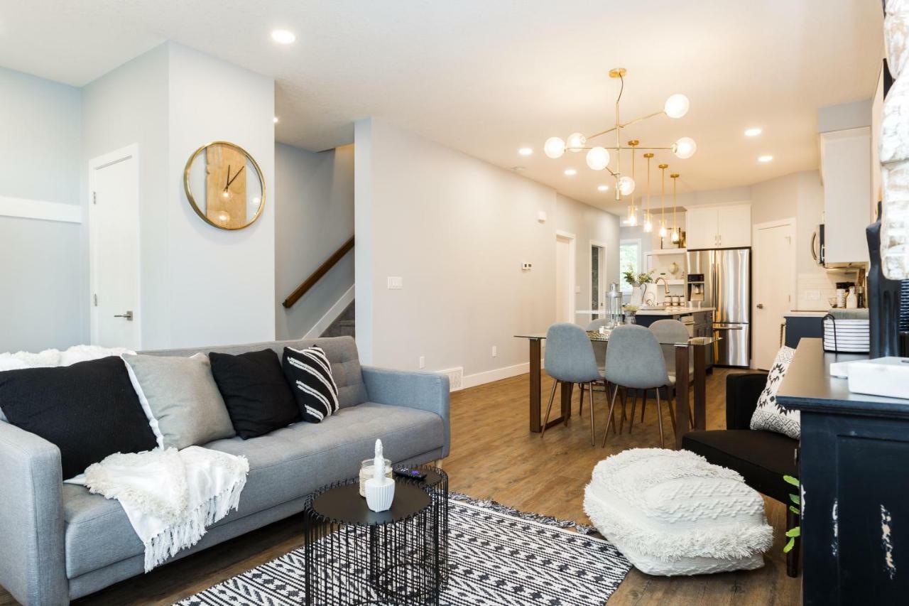 Contemporary Farmhouse Haven: Extended Stay with Modern Comforts Edmonton Exterior photo