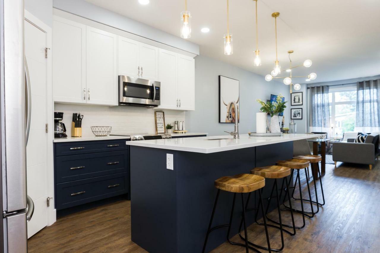 Contemporary Farmhouse Haven: Extended Stay with Modern Comforts Edmonton Exterior photo