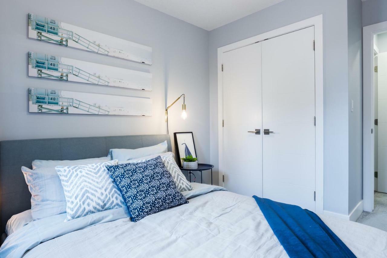 Contemporary Farmhouse Haven: Extended Stay with Modern Comforts Edmonton Exterior photo