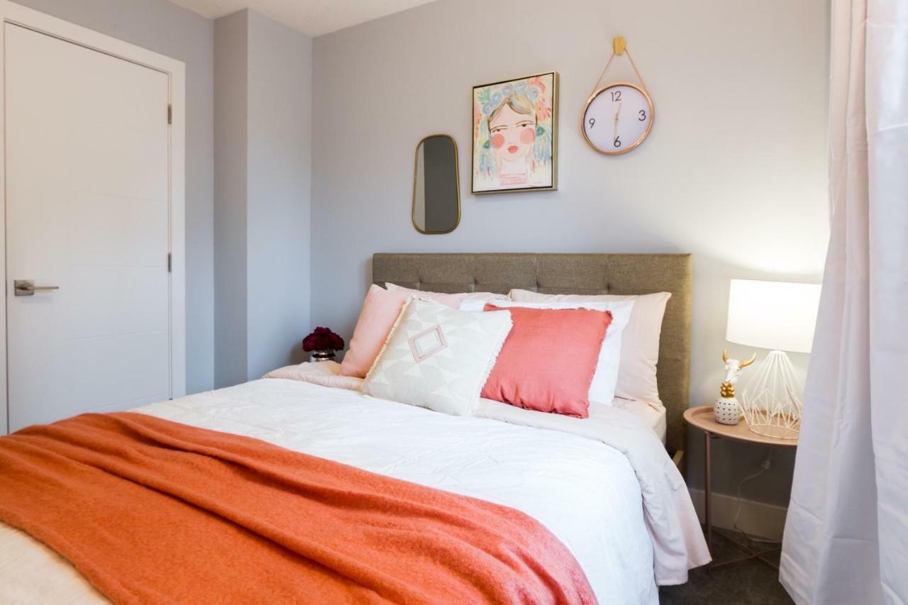 Contemporary Farmhouse Haven: Extended Stay with Modern Comforts Edmonton Exterior photo