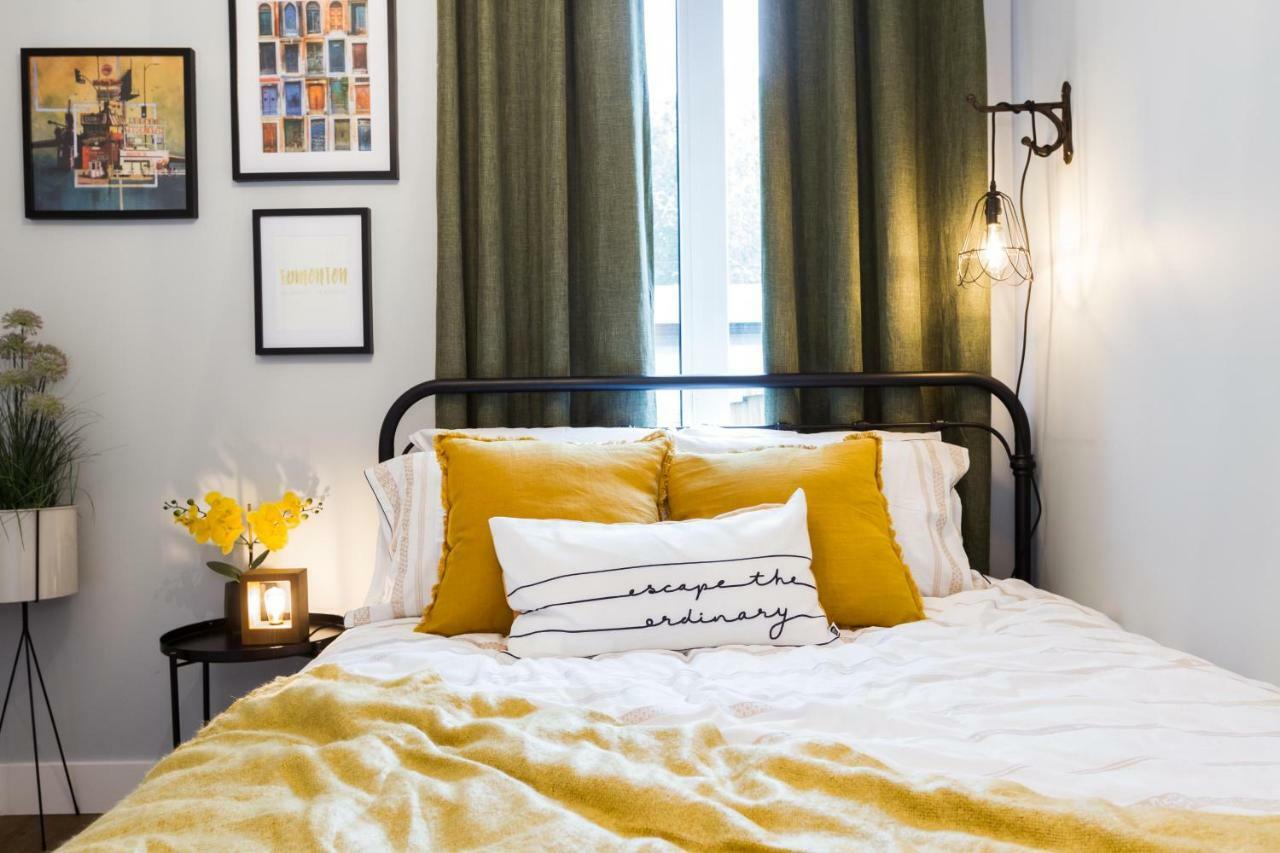 Contemporary Farmhouse Haven: Extended Stay with Modern Comforts Edmonton Exterior photo