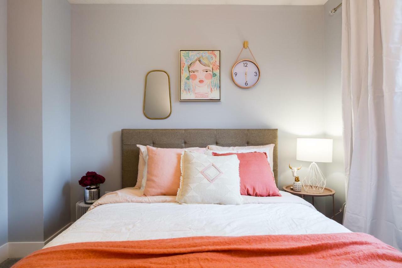 Contemporary Farmhouse Haven: Extended Stay with Modern Comforts Edmonton Exterior photo