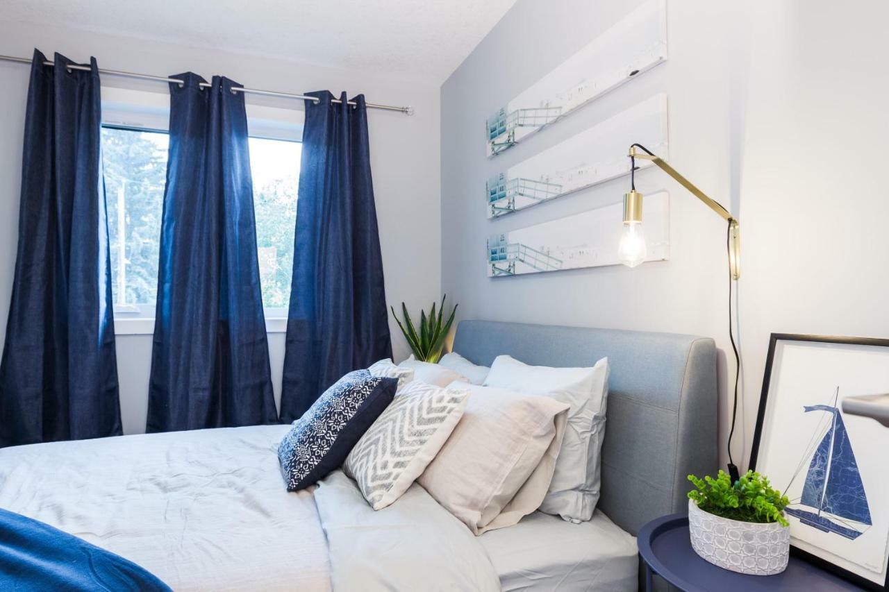 Contemporary Farmhouse Haven: Extended Stay with Modern Comforts Edmonton Exterior photo