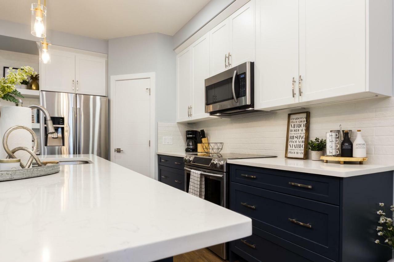 Contemporary Farmhouse Haven: Extended Stay with Modern Comforts Edmonton Exterior photo