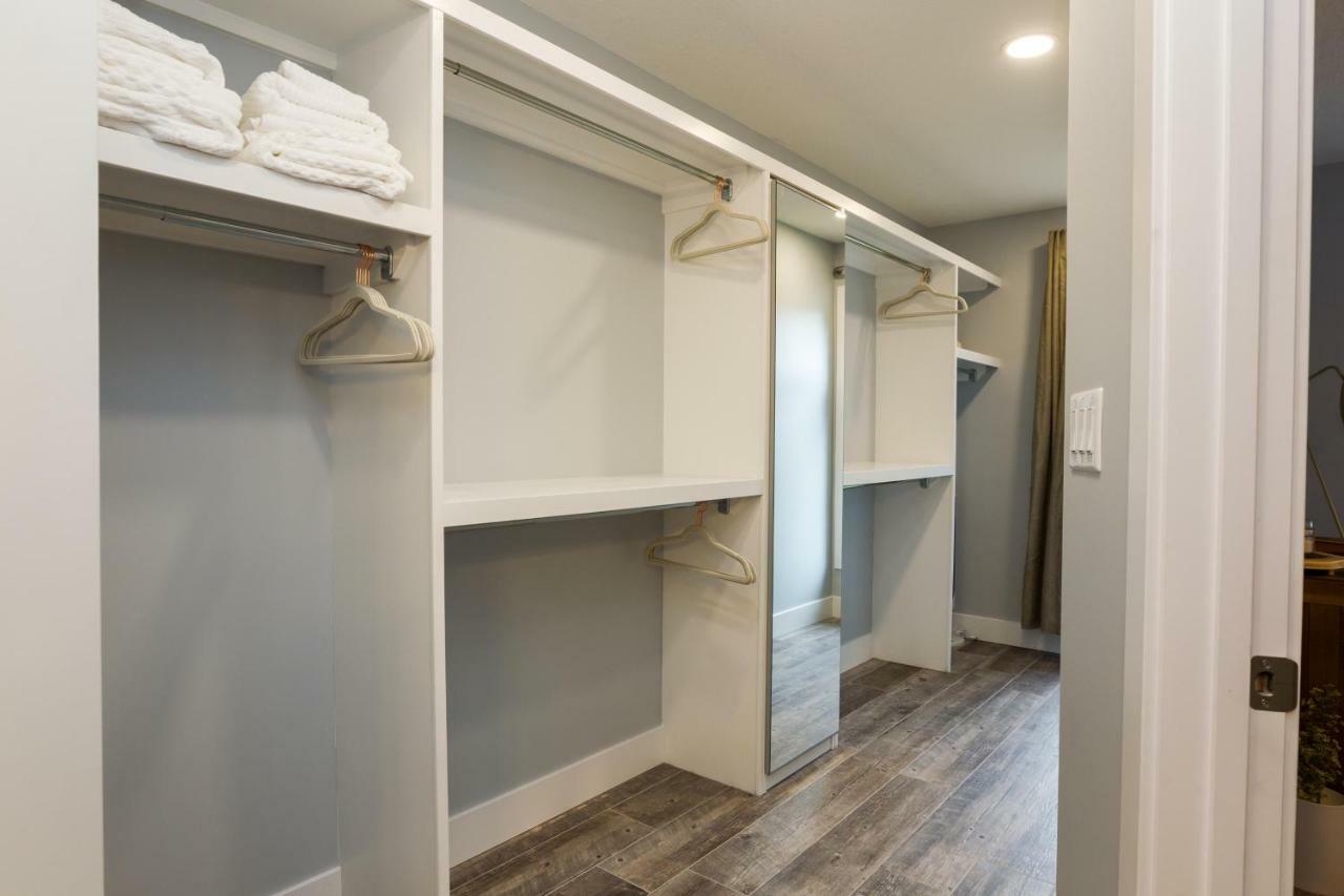 Contemporary Farmhouse Haven: Extended Stay with Modern Comforts Edmonton Exterior photo